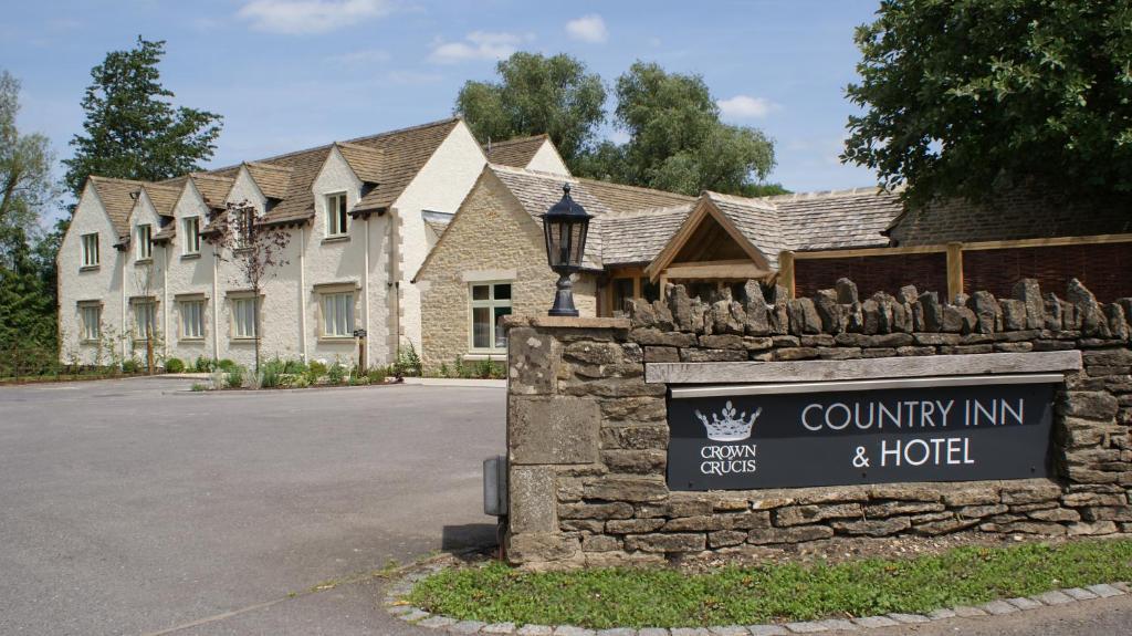 The Crown Of Crucis Country Inn And Hotel Cirencester Exterior foto